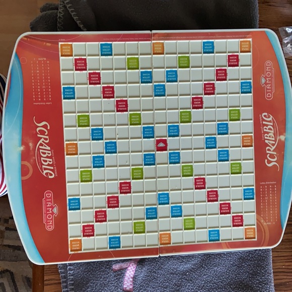 Board has wheels to spin without disrupting tiles - Picture 2 of 3